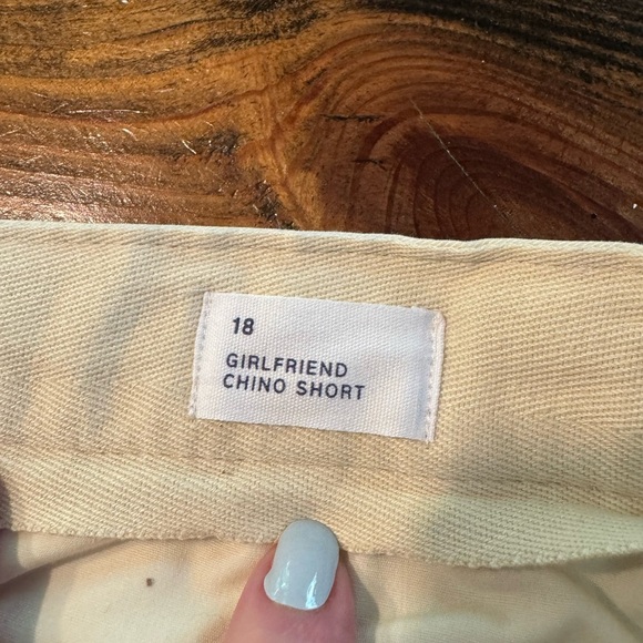 NWT GAP Size 16 Girlfriend shorts light khaki color with stretch. - Picture 4 of 7